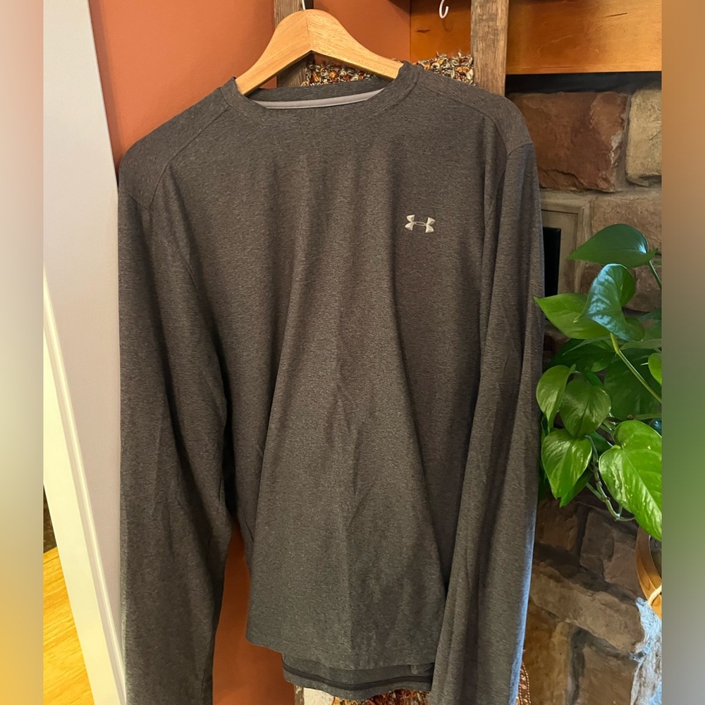 Under Armour heat gear long sleeved dri fit tshirt sz med